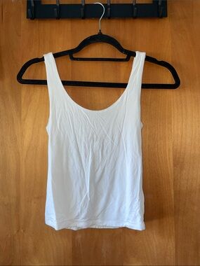 BE COOL White Scoop Neck Women's Tank Top
